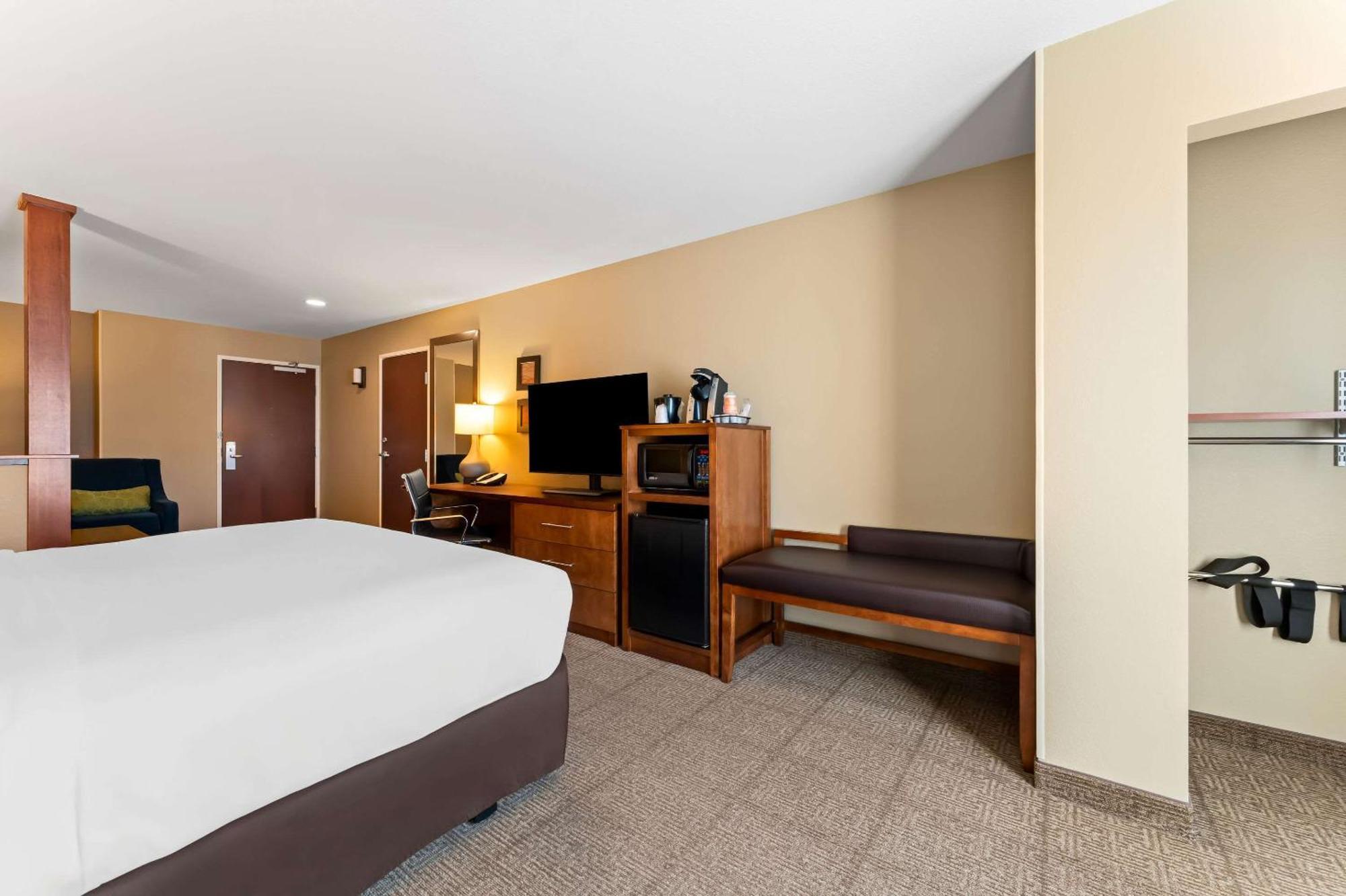 Comfort Inn & Suites Avera Southwest Sioux Falls Exterior photo